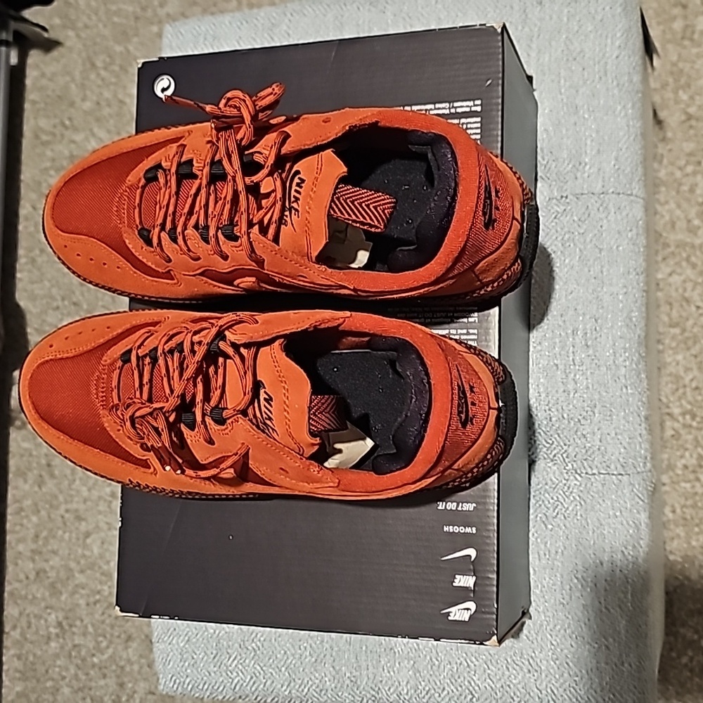 Nike Women's Sneakers in Red and Black - Picture 2 of 6